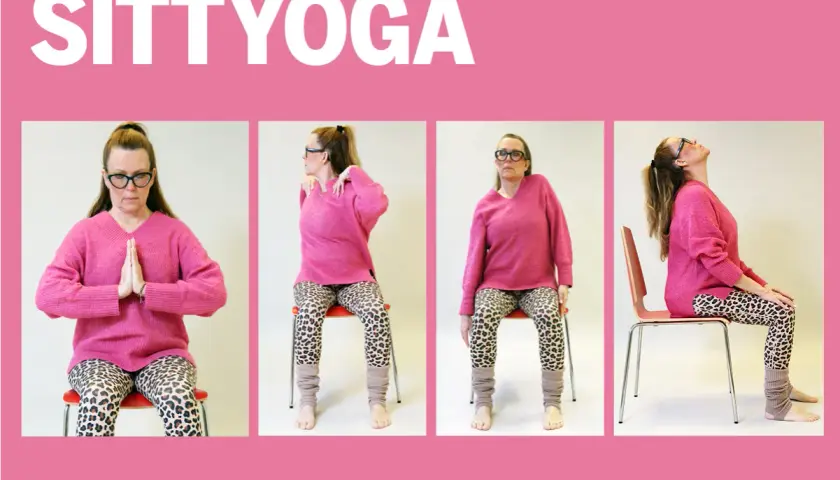 Kvinnan visar olika positioner för sittande yoga. Hon har en rosa tröja och leopardmönstrade byxor.