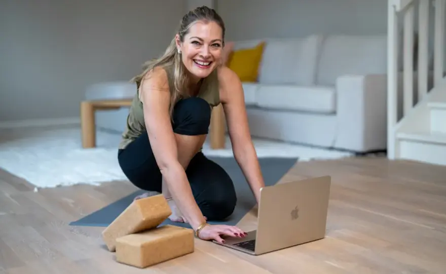 Kundaliniyoga positioner - Guide till övningar för energi och fokus