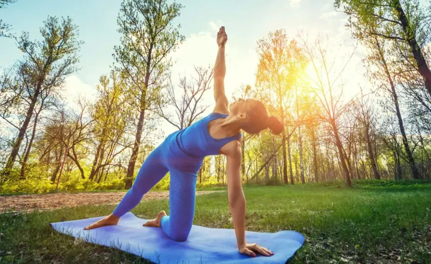 Yoga utomhus - Så kombinerar du yoga och pilates i naturen