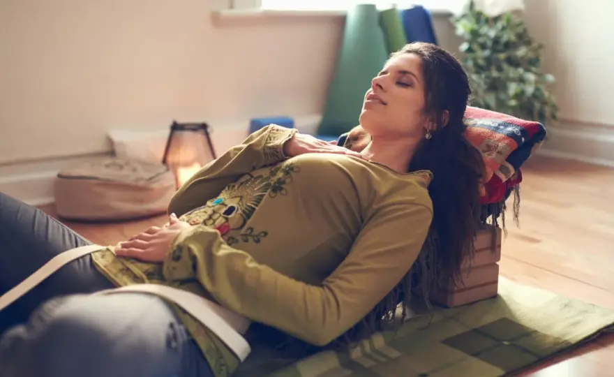 Yoga nidra effekter - Vad säger forskningen om stress och sömn?