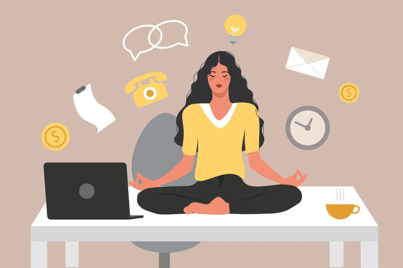 Kvinna mediterar vid skrivbordet, omgiven av symboler för arbete och stress. Hon hittar lugn med mediyoga online gratis.